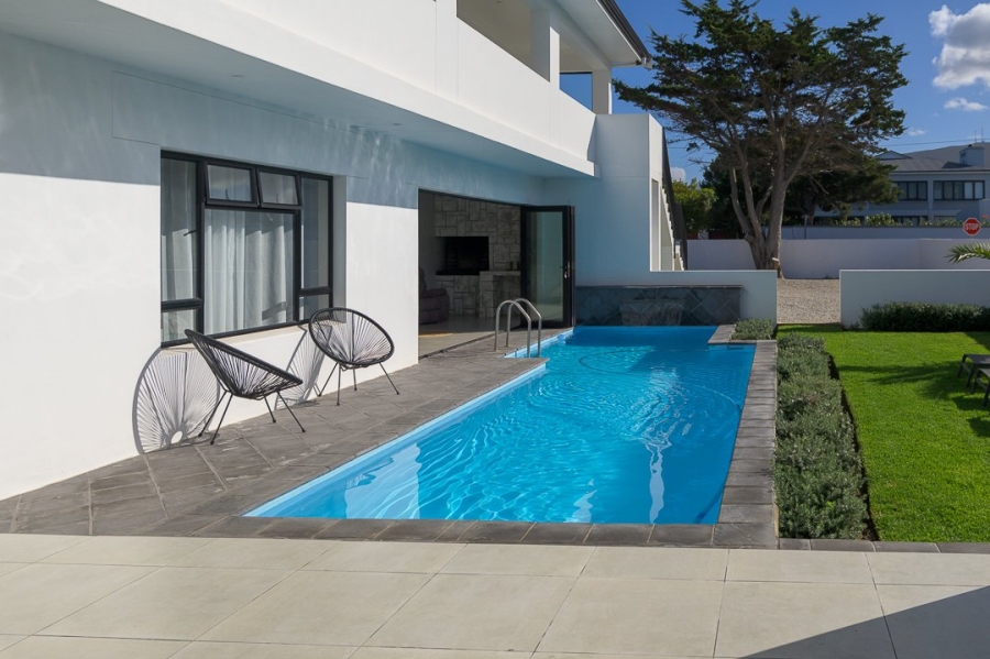 9 Bedroom Property for Sale in Westcliff Western Cape